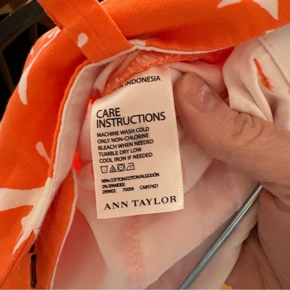 Ann Taylor Orange and White Carnegie Crop Pants - Size 8 - Picture 7 of 7